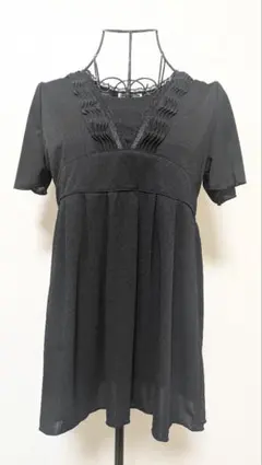 Natural name フリル付き黒半袖トップスMサイズ
