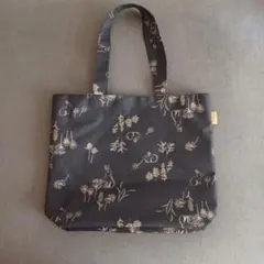 ウサギと花のプリント トートバッグ