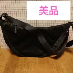 ユニクロ　ラウンドミニショルダー