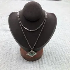 シルバー風立体四角形ペンダントネックレス