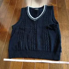 黒のVネックニットベスト 100cm~
