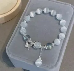 ホワイトビーズ 蝶チャーム付き ブレスレット