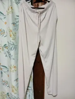 GU Mサイズ ライトベージュ カジュアルパンツ