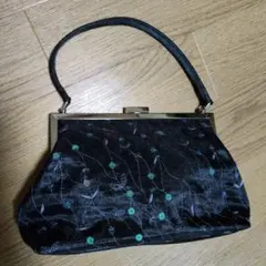 刺繍入り　ブラックハンドバッグ　パーティーバック