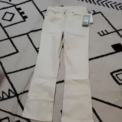 新品未使用　H&M　ホワイトフレアジーンズ