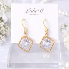 クリスタルスクエアピアス　大人上品な揺れるゴールドアクセサリー