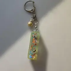 レジン製　泳ぎまわる金魚たちキーホルダー