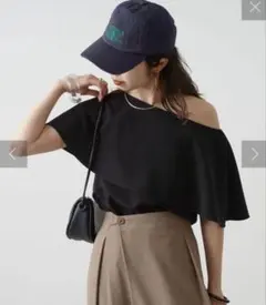 オメカシ　オフショルラッフルカラーブラウス　Fのサムネイル
