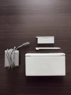 値下げ【訳ありジャンク】DS Lite ホワイト 充電器、ソフト付 - メルカリ