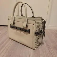 Coach コーチ スワッガー 27 素敵なブロンズ♡ SWAGGER STYLE ｜【SPUR】フレッシュな春を呼んでくるコーチの新作