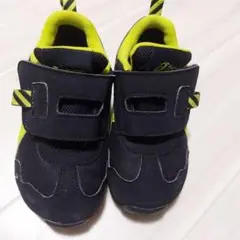 今日だけ！！asics GORE-TEX キッズスニーカー 黒/黄緑 16cm