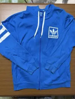 【お値引き中】adidasパーカー