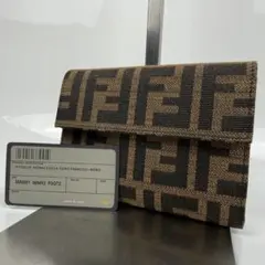 【Gカード付き/美品】FENDI フェンディ 折り財布 ズッカ柄 8M0001のサムネイル