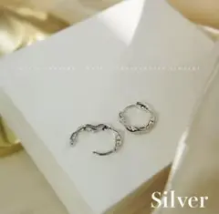 【新品・未使用・割引あります】ツイスト フープピアス シルバー 韓国 男女兼用✨