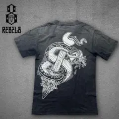 REBEL8 スネーク バックプリントTシャツ 黒 古義のサムネイル