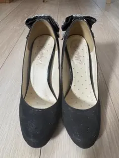 ビジュー付きリボン ブラックウェッジヒールパンプス