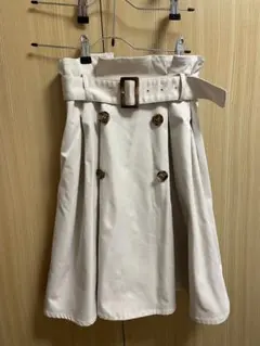 An MILLEアイボリー ダブルボタン フレアスカートのサムネイル