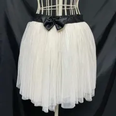 ホワイトチュールミニスカート 黒リボン付き　ウエスト総ゴム