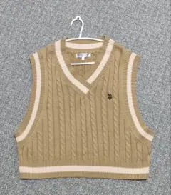 ケーブル編み Vネック ニットベスト Ｆサイズ