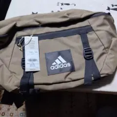 アディダス　ボディバッグ