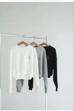 CLANE ロゴクロップド スウェットのサムネイル
