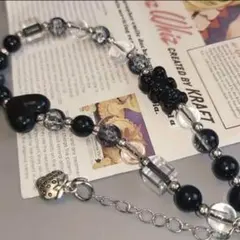 ハート型ビーズのスマホアクセサリー