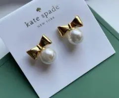 N31059Gケイトスペード　スタッズピアス　リボン型＆パール　ゴールド色