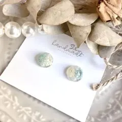 No.1674 ハンドメイド　かすみ草　小さめ　半球　レジン　ピアス　イヤリング