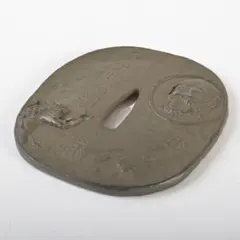 紀友則の和歌彫り在銘鍔 漢字 文字 鉄鐔 日本刀 刀 刀装具 時代物 真剣 鍔｜刀・日本刀の販売なら日本刀専門店の【銀座 誠友堂】