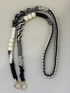 パラコード　スマホショルダー【ブラック×オフホワイト】