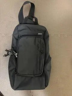 大容量多機能ショルダーバック