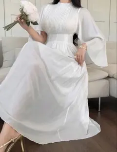 SHEIN DAZY ホワイト プリーツ フレアスリーブ ドレスのサムネイル