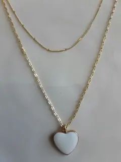 ハート型ペンダントの２連ゴールドネックレス