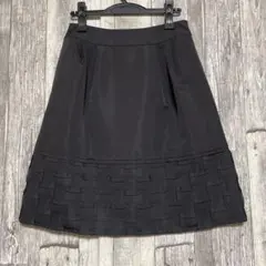 トゥービーシック 42 【美品】L 黒の膝丈フレアスカート