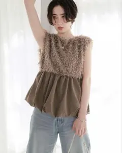 【未使用品】前後2way フェザーペプラムトップス/ベストのサムネイル