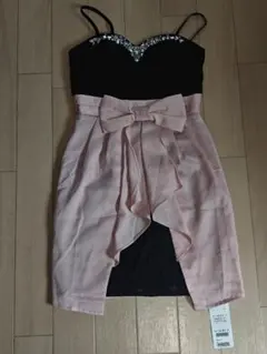 ビーズ装飾リボン付きドレス