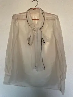 ROPE PICNICのタイ付きシアー長袖ブラウス