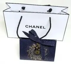 新品未使用CHANEL シャネル　ホリデー限定折り紙バッグ小型　チャーム付き