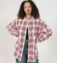 ユニセックス 柄シャツ TINA：JOJUN ピンクのサムネイル