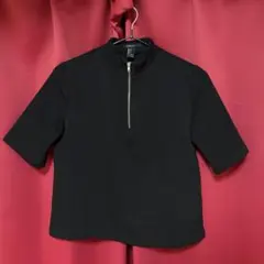 【Forever21】zip黒トップス　半袖　Sのサムネイル