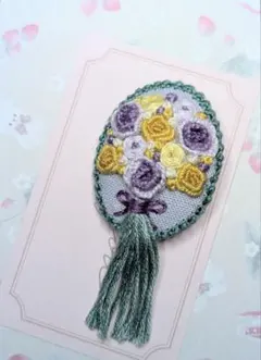 花束刺繍オーバル型ブローチ