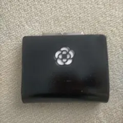 【最終値下】ブラック 二つ折り財布 花のロゴのサムネイル