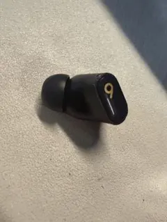 Beats Studio Buds+ Black/Goldイヤホン右のみのサムネイル