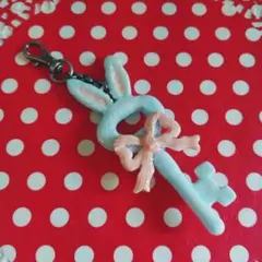 キューポット ️♡ ふしぎなうさぎの鍵 バッグチャーム イクスピアリ限定のサムネイル