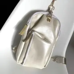 美品✨️EPOCA UOMOボディバッグ多機能ポケットレザー 白 y2k - メルカリ