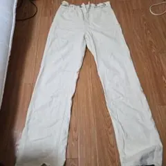 クリーム色 ハイウエスト ストレートジーンズ