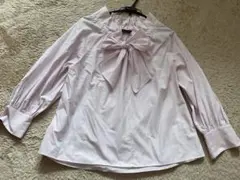 ナチュラルビューティベーシック　ビッグボウブラウス 24SS ピンクストライプのサムネイル
