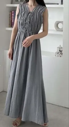 アルシーヴ　ギャザーリボンノースリワンピース