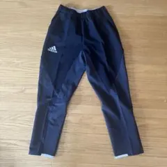adidas ダークグレーパンツ ストライプデザイン