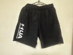 UNDER ARMOUR ブラックショートパンツ